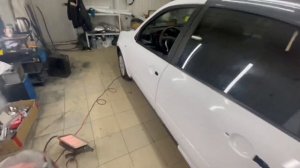 Lada Granta ( Лада Гранта) оклейка белой премиум пленкой под такси + черная крыша