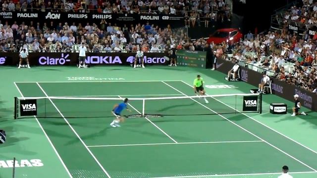 Roger Federer - Double Tweener, Gillette Tour 2012 (HD 720p) смотреть онлайн
