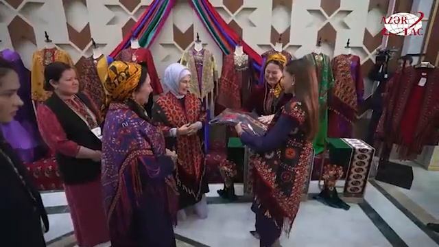 Первая леди Мехрибан Алиева ознакомилась с выставками произведений искусства в Туркменбаши смотреть онлайн