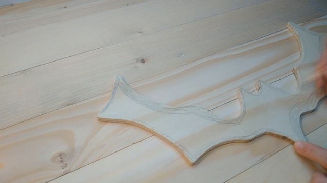 БУМЕРАНГ Batman СВОИМИ РУКАМИ смотреть онлайн