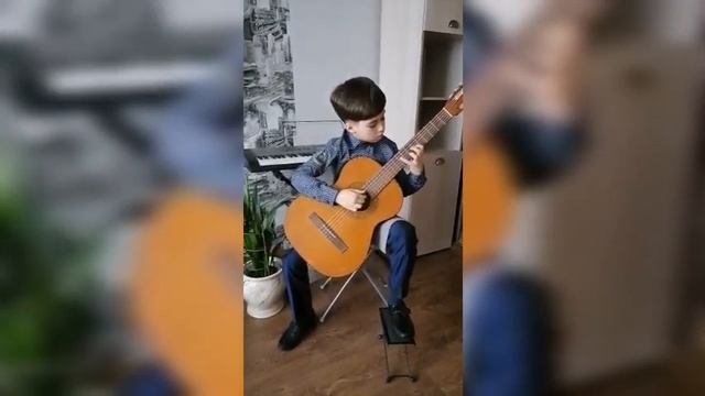 Эпп Егор 1."Compomoro" Д. Уандерс 2. Полька" Розита" Ф. Таррега. смотреть онлайн
