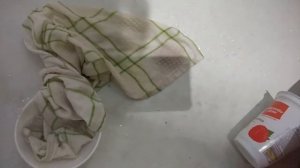 Чем отстирать пятно от красного вина?