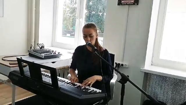 Stay - Rihanna by IRIS смотреть онлайн