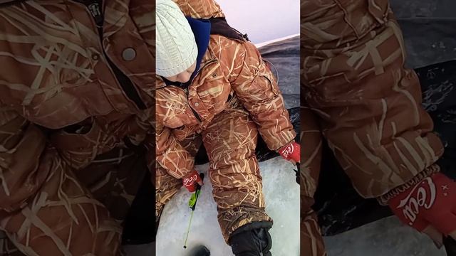 С супругой за щукой в мороз. смотреть онлайн