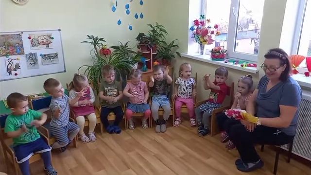 Видеопоздравление для мам мл.гр. "Ромашки" смотреть онлайн