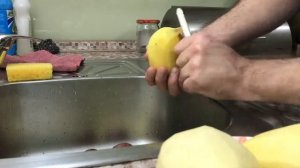 Как быстро чистить картошку