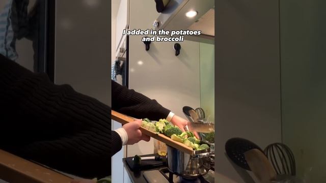 Vegan Broccoli Soup?? #vegansoup #veganrecipes #easyveganrecipes #veganfoodshare #souprecipe