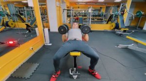 Жим гантелей на верх груди нейтральный хват