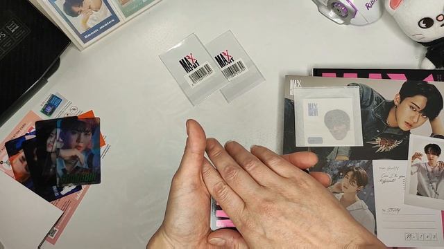РАСПАКОВКА АЛЬБОМОВ STRAY KIDS MAXIDENT (YES24) . Надеюсь вытащить биаса? смотреть онлайн