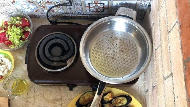 Турецкая кухня. Овощное блюдо из баклажанов,помидоров и перца.İmam Bayıldı смотреть онлайн