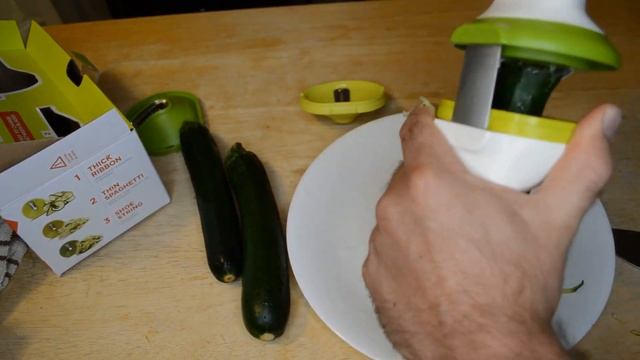 Chef'n Twist Handheld Spiralizer Green Vegetable Slicer Review смотреть онлайн
