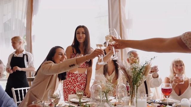 Камерная свадьба в кругу близких может быть пышной и шикарной! смотреть онлайн