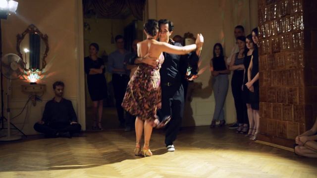 Funny, improvised milonga by Armin Marschall & Agnieszka Stach at Milonga El Infierno смотреть онлайн