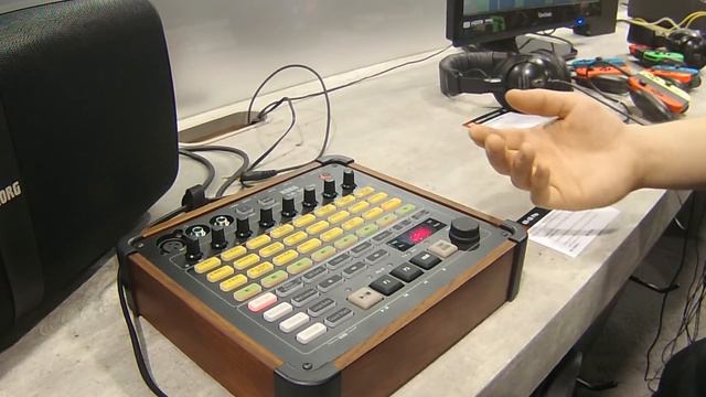 NAMM 2018 - Korg KR-55 Pro Rhythm Machine смотреть онлайн