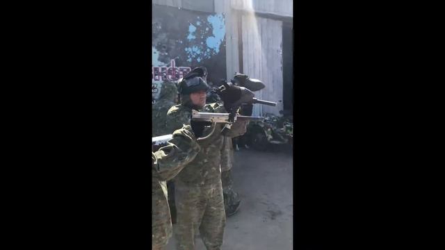 Корпоратив компании "Вирамакс" во время игры в пейнтбол смотреть онлайн