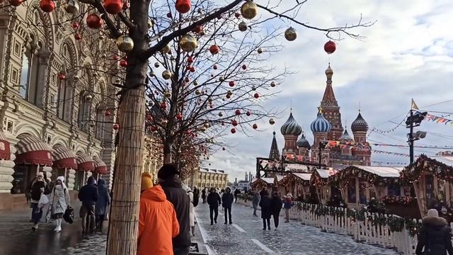 ЯРМАРКА НА КРАСНОЙ ПЛОЩАДИ, ЕЛКИ В ГУМе, ЦЕНТР МОСКВЫ 2021 смотреть онлайн
