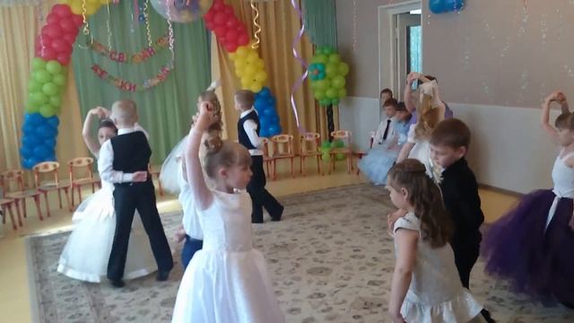 Вальс Анастасия. Выпускной в садике. (дети 6-7 лет) смотреть онлайн