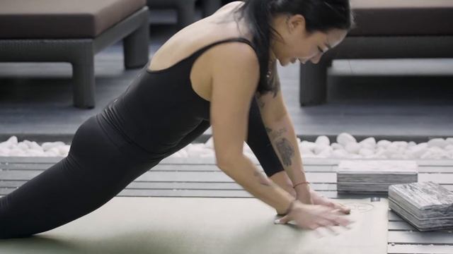The Upper House x Lindsay Jang | Yoga Flow смотреть онлайн