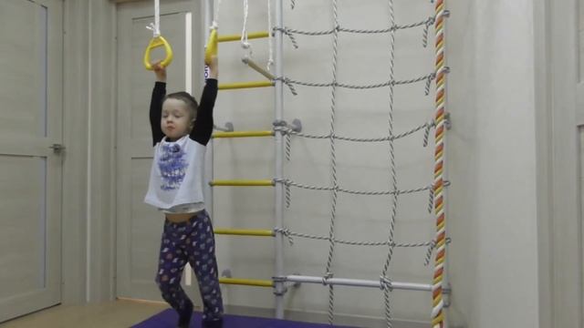 Перевороты на кольцах назад-вперед.