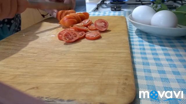 Завтрак яичница с помидорами и базеликом смотреть онлайн
