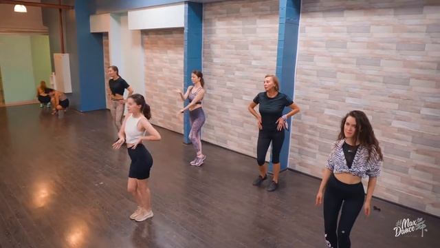 Как проходят уроки по реггетону в MaxDance смотреть онлайн