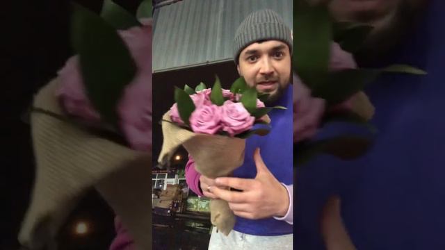 Розовые розы #short #florist смотреть онлайн