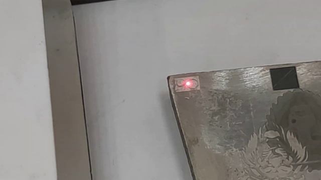 Глубокая лазерная гравировка JPT 50W линза F290 200*200mm смотреть онлайн