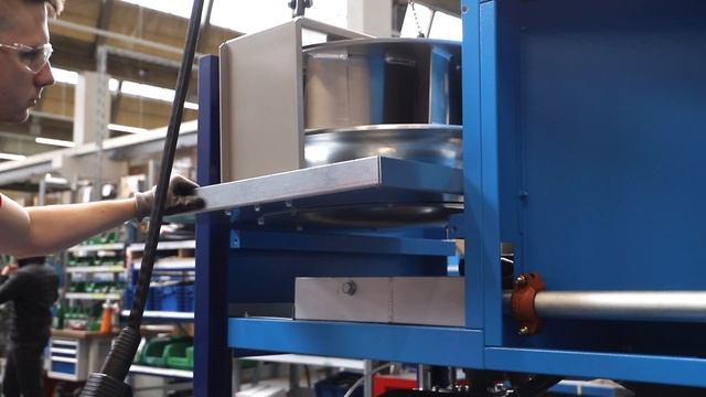 CompAir L30 - L45RS screw compressor frame 3 assembly video смотреть онлайн