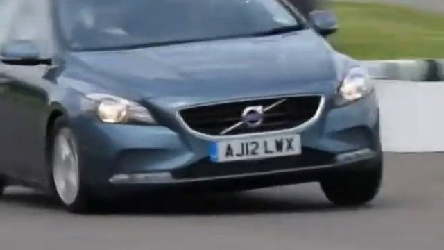 I'm driving the All-New Volvo V40 at the Goodwood Motor Circuit - Helen Wood смотреть онлайн