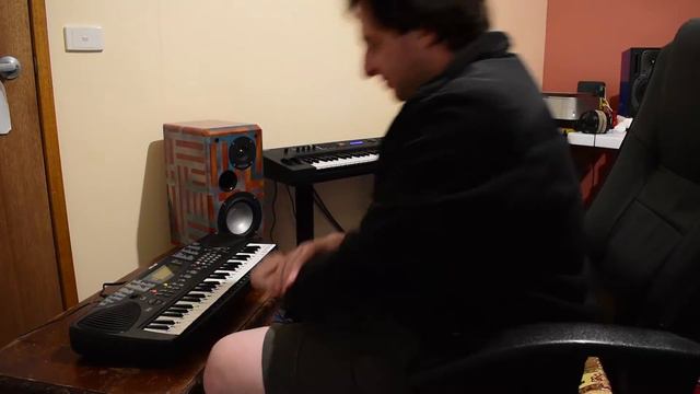 Jedi Synth Battle - Medeli MC36 vs Yamaha MX61 (Darth Vader's theme in F Sharp) смотреть онлайн