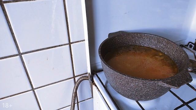 Быстро, недорого и вкусно - рисовый суп с килькой в томате (Субтитры) смотреть онлайн