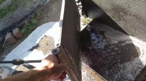 Моем радиаторы и двигатель шкода рапид.