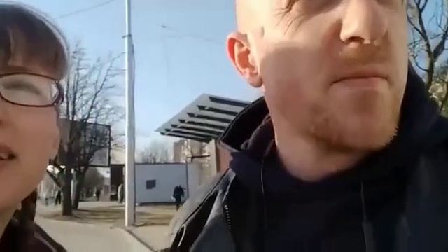 "Лучше под бомбами". Семья харьковчан вынуждена уехать домой из эвакуации во Львове смотреть онлайн