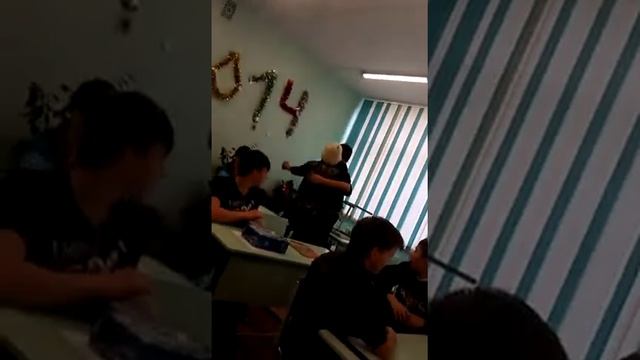 Школьные Будни.Выпуск 1(Танцы с англичанкой!) смотреть онлайн