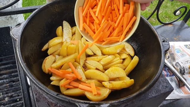 Свиные ребрышки с овощами в казане. смотреть онлайн