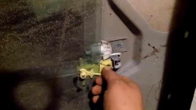 Как снять стекло з передней двери на trafic vivaro primastar смотреть онлайн