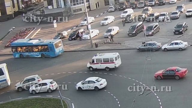 На кольцах лучше держаться подальше от таких махин смотреть онлайн