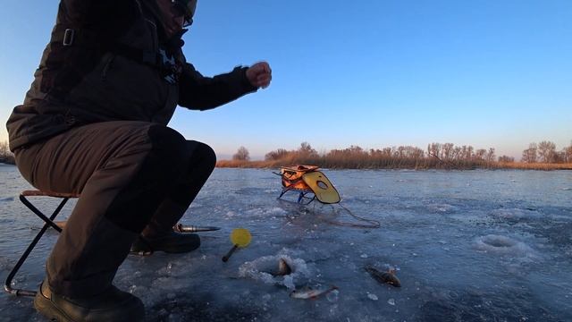 МОГЛИ Делать УДОЧКИ в СССР Окунь В ГЛУХОЗИМЬЕ только НА эту снасть смотреть онлайн