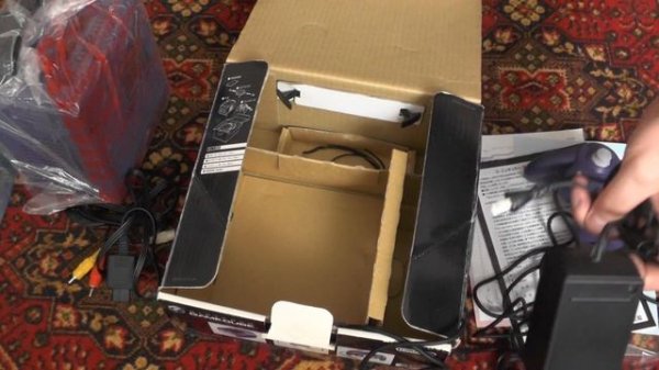 Game Cube - распаковываем консоль, которой не было