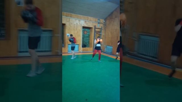 Кикбоксинг.. Работа с коленом. Шулявка. Оболонь. 0672970001