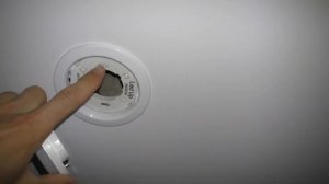 Как поменять лампочку в натяжном потолке