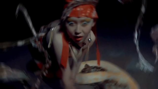 Alice Longyu Gao, Alice Glass - LEGEND (Official Music Video) смотреть онлайн