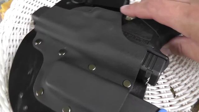 Concealment Solutions Black Mamba IWB Holster Review смотреть онлайн