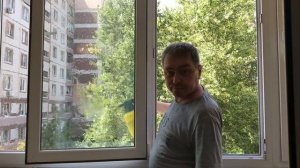 Как помыть окна без проблем на балконе со стороны улицы