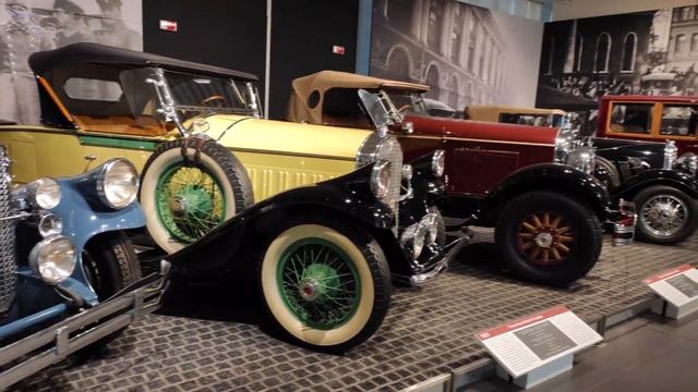 Верхняя Пышма, Музей гражданской и военной техники. Вид с дрона. смотреть онлайн