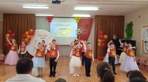 Танцевальная композиция «Это лето поёт»