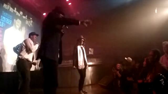 Lady Oracle, J-Nice & Funky B - Busta, P Diddy & Pharrell - Pass The Courvoisier смотреть онлайн