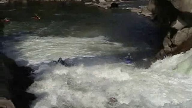 Прохождение водопада Пробий на байдарке смотреть онлайн