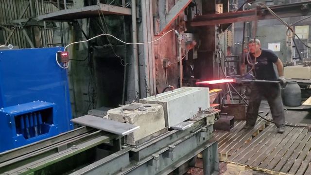 Установка индукционного нагрева УИН 707-700/РТ, для нагрева заготовок, перед штамповкой.. смотреть онлайн