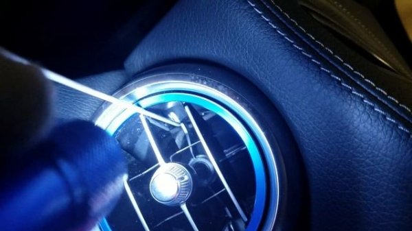 How to remove air vent w205 c class